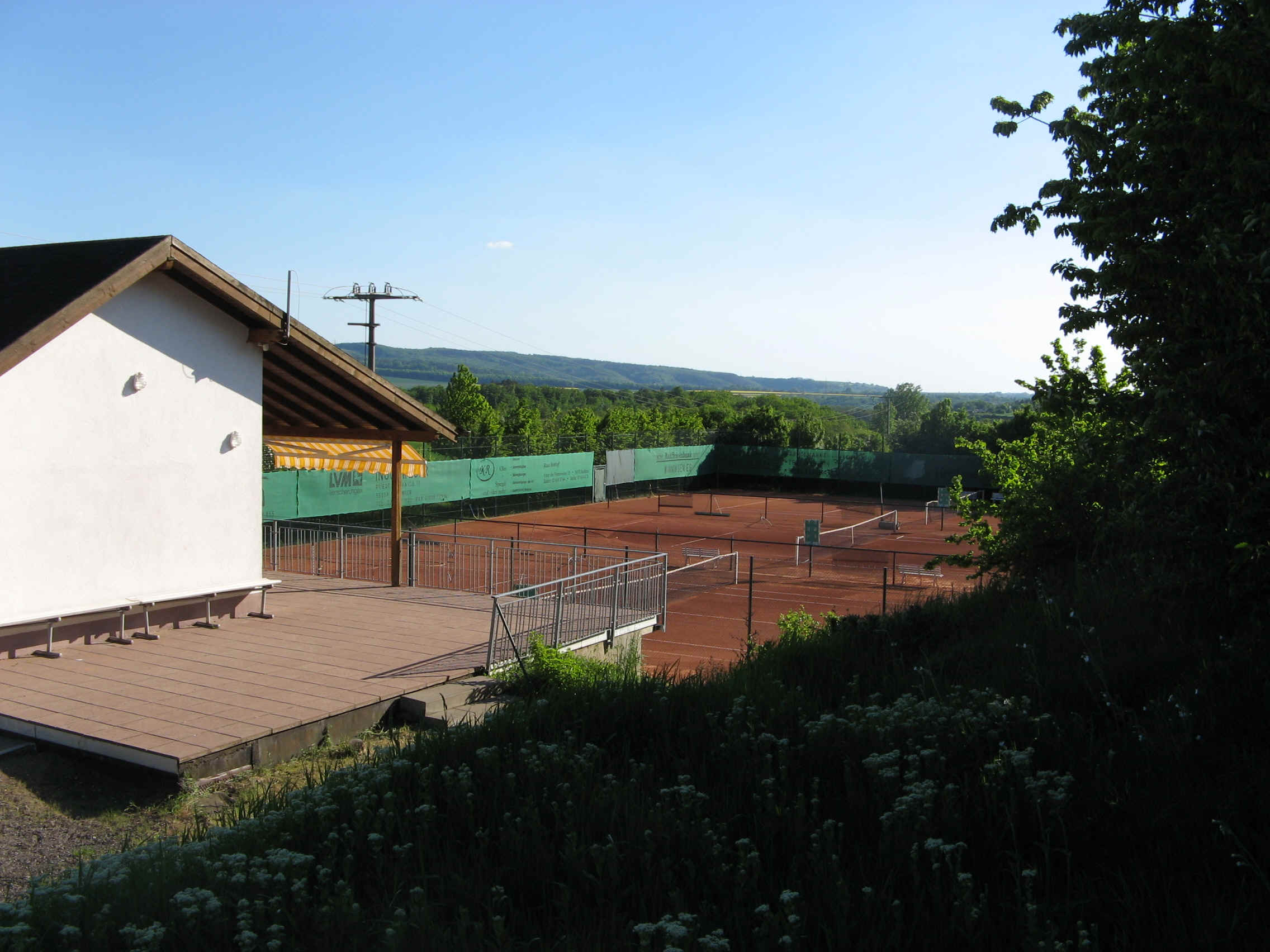 Clubhaus mit Terrasse